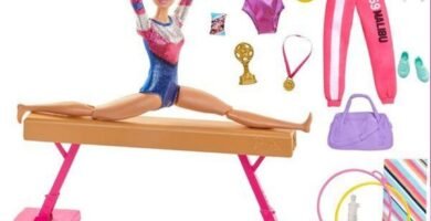 barbie gimnasta artística con barra de equilibrios